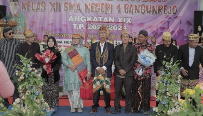 Festival Kesenian Daerah Iringi Pelepasan Siswa Kelas XII SMAN 1 Bangunrejo