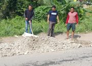 Aksi Organisasi OPPS ( PETO) lamteng,Tambal jalan berlubang akses perlintasan gunung sugih menuju kota gajah.
