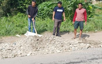 Aksi Organisasi OPPS ( PETO) lamteng,Tambal jalan berlubang akses perlintasan gunung sugih menuju kota gajah.