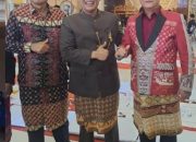 Pemberian Gelar Pangeran Ratu Wijaya Kepada Bacalon Bupati Lampung Tengah dr. H. Ardito Wijaya Di Balai Sesat Agung Gunung Sugih Oleh Tokoh Adat