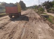 Mengejutkan, Kesal Dengan Pemerintahan Sekarang, Warga Bina Karya Jaya, Gotong Royong Memperbaiki Jalan Utama, Delapan Tahun Tak Tersentuh Pemerintah