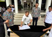 Rusmadi Serah Terima Mobil Pengangkut Lumpur