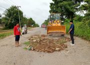 Muak Dengan Dinas BMBK Provinsi, Wawan Perbaiki Jalan Poros Gunung Sugih-Kota Gajah Secara Mandiri