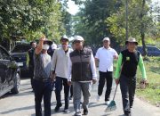 Ardito Wijaya Bersama instansi Terkait Bergotong Royong Membersihkan Lingkungan Di Area Taman Gotong Royong, Komplek PU Prosida, Bandar Jaya Barat
