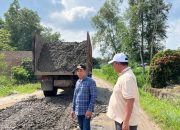 Wakil Bupati Tinjau Gotong Royong Perbaikan Jalan Di Kampung Sido Binangun