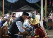 Bupati Ardito Wijaya menghadiri Pagelaran Wayang Kulit Di Dusun 4 Kampung Lempuyang Bandar