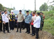 Bupati Ardito Wijaya Dampingi Gubernur Rahmat Mirzani Djausal Meninjau Jalan Rukti Harjo-Raman Utara