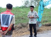 Bupati Lampung Tengah, Ardito Wijaya, Meninjau Langsung Progres Pelebaran Ruas Jalan Rumbia-Bumi Nabung