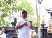Wakil Bupati Lampung Tengah Hadiri Persembahyangan Hari Raya Saraswati di SMA Negeri 1 Seputih Raman