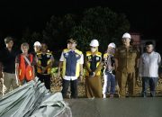 Bupati Ardito Wijaya Tinjau Pembangunan Jalan Rigid Beton di Punggur