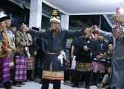 Bupati Ardito Wijaya Hadiri Gawi Adat Pengambilan Gelar Marga Anak Tuha di Negara Aji Baru