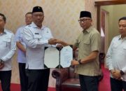 Gubernur Lampung Serahkan Surat Penugasan Plt Bupati Lampung Tengah kepada i Komang Koheri