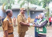 Plt. Bupati Lampung Tengah Serahkan Buku Tabungan kepada 193 PPL