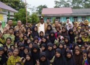 Tingkatkan Gizi dan Semangat Belajar, Plt Bupati Lampung Tengah Bagikan Susu Gratis ke Siswa SD