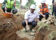 Plt. Bupati Lampung Tengah Letakkan Batu Pertama KDMP di Sukajaya, Dorong Ekonomi Desa