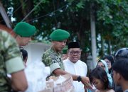 Pemkab Lampung Tengah dan Yonif TP 848 Berbagi Takjil untuk Masyarakat
