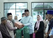 Plt. Bupati Lampung Tengah Bagikan Takjil dan Gelar Safari Ramadan di Trimurjo