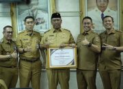 Plt. Bupati Lampung Tengah I Komang Koheri Terima Penghargaan dari Menteri Hukum RI
