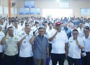 Plt Bupati I Komang Koheri Serahkan Siltap dan Bina Aparatur Kampung di Tiga Kecamatan