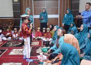 Ni Ketut Dewi Nadi Ajak Anak TK Mi’raj Bumi Aji Tumbuhkan Budaya Gemar Membaca