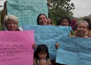 Warga Tanjung Ratu Protes Jembatan Putus, Anak-anak Terpaksa Bergelantungan ke Sekolah