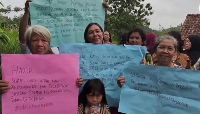 Warga Tanjung Ratu Protes Jembatan Putus, Anak-anak Terpaksa Bergelantungan ke Sekolah
