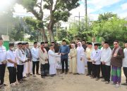 Sekda Welly Adiwantra Serahkan Bantuan Al-Qur’an dan Hewan Kurban di Gunung Sugih