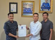 Ketua Umum ASPEKINDO Lampung Serahkan SK DPK ASPEKINDO Lampung Tengah kepada Angga Irawan
