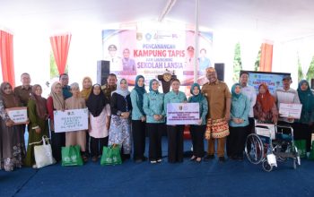Plt Bupati Lampung Tengah Hadiri Pencanangan Kampung TAPIS dan Launching Sekolah Lansia di Seputih Raman