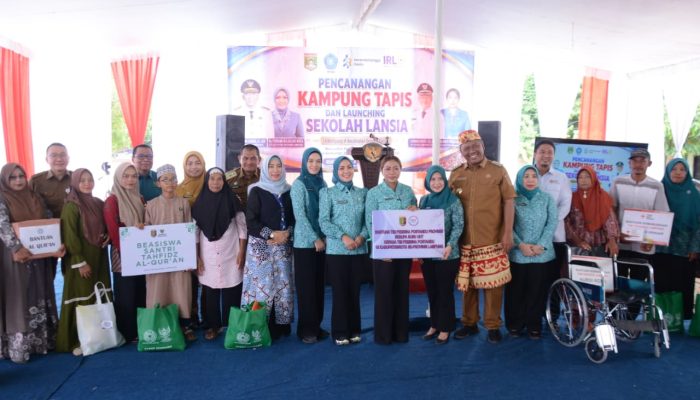 Plt Bupati Lampung Tengah Hadiri Pencanangan Kampung TAPIS dan Launching Sekolah Lansia di Seputih Raman